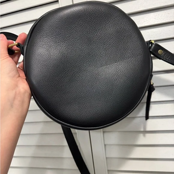 Portland Leather Black Round Crossbody Bag - Picture 4 of 10